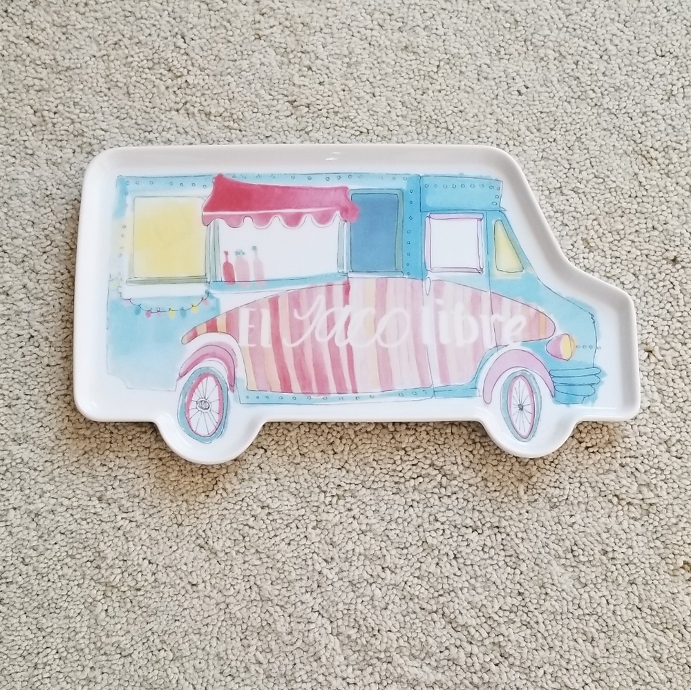 Rosanna Te Quiero, Tequila! Tray Taco Truck